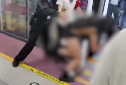 地铁保安拖拽女乘客原视频，一文读懂“地铁保安拖拽女乘客”事件的相关法律问题