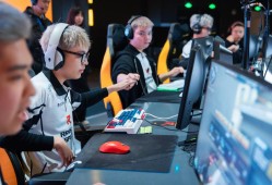 【资讯】外卡赛激烈争斗，KNG、RK与CRH争夺2张晋级门票游戏攻略_手游下载